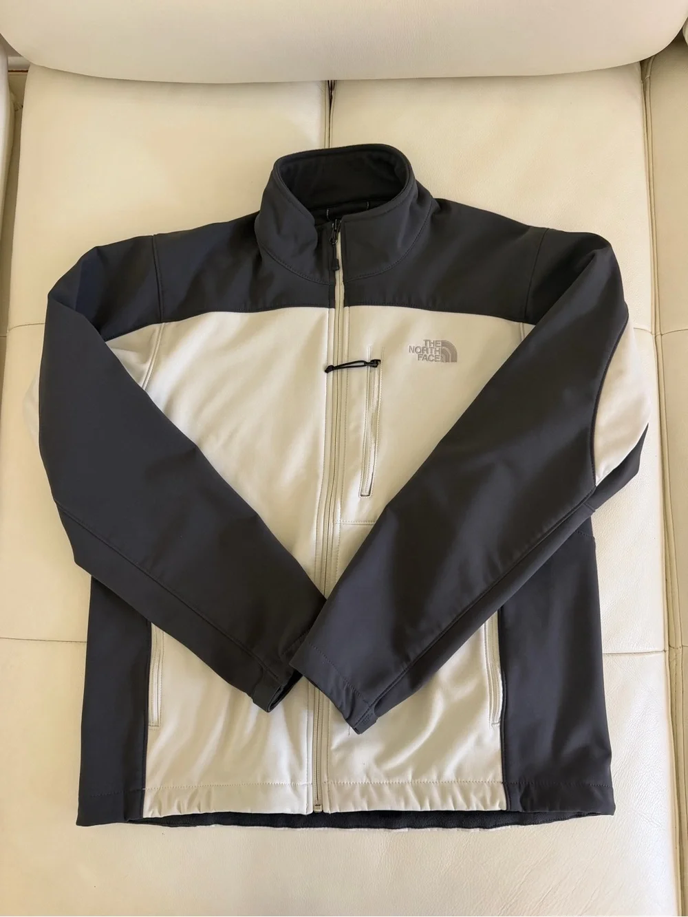 The North Face Men's Two-Tone Softshell Jacket - Black & Cream